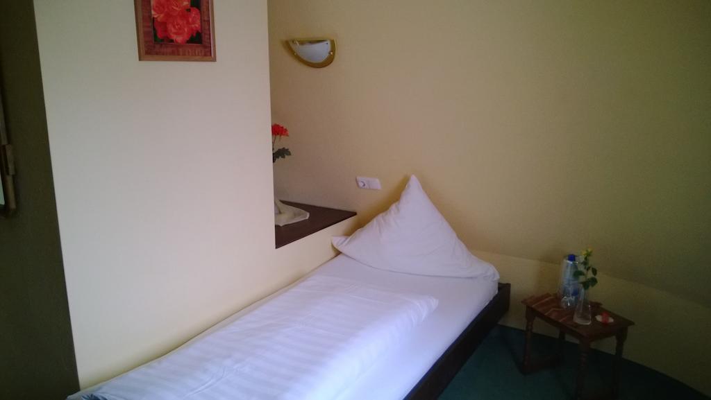 Landhotel Vierjahreszeiten Bad Konigshofen im Grabfeld Bilik gambar