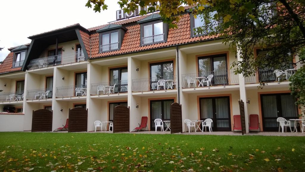 Landhotel Vierjahreszeiten Bad Konigshofen im Grabfeld Luaran gambar